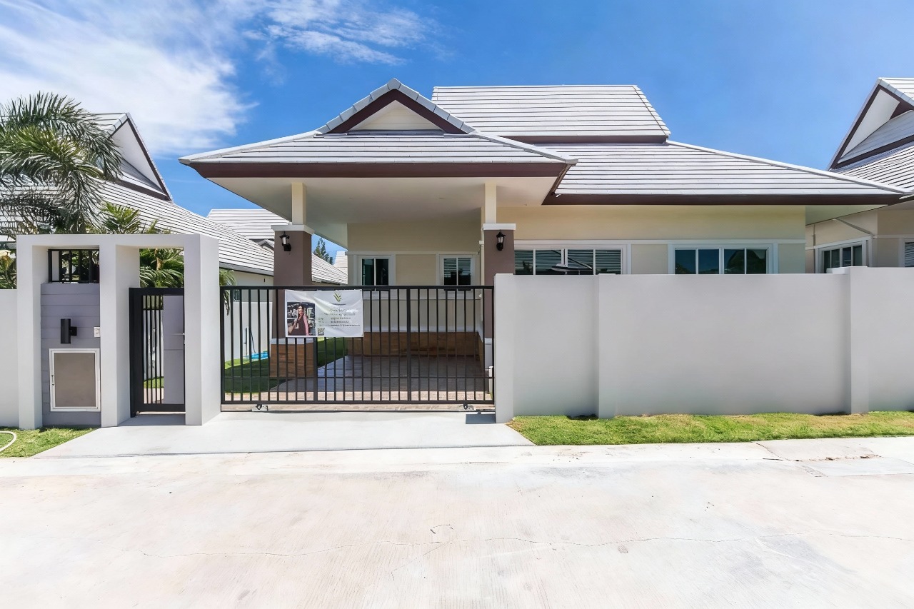 Hua Hin Luxury Villas For Sale in Emerald Valley Soi 112 Close to Town Hua Hin Luxury Villas For Sale in Emerald Valley Soi 112 Close to Town
