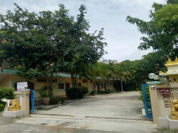 Guest House with 18 Rooms for Sale Close to Black Mountain Golf Hua Hin