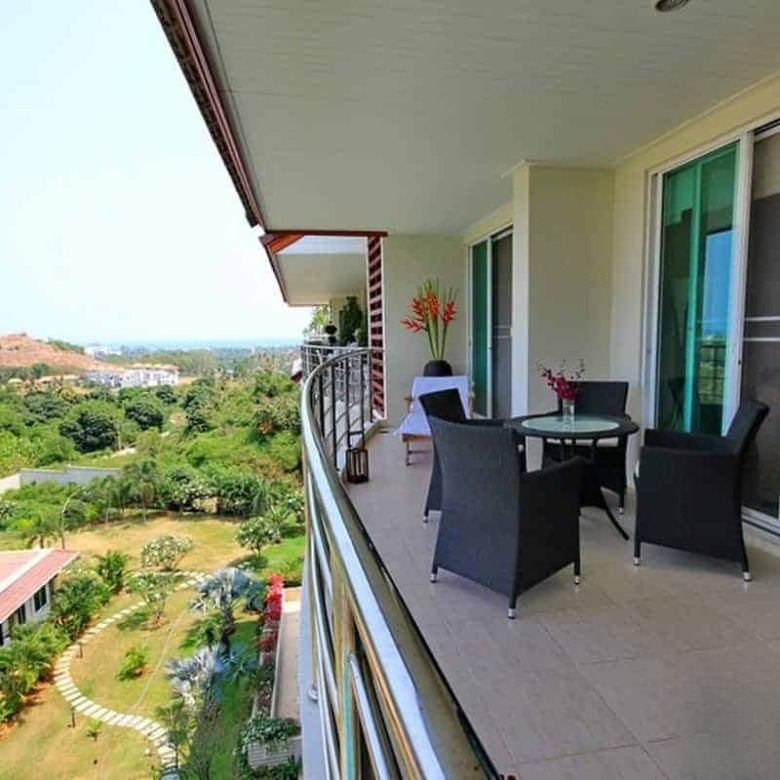 Stunning Hua Hin Penthouse for Sale with Rooftop Pool and Ocean Views
