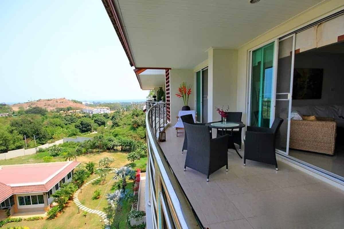 beautiful-2-bed-hua-hin-penthouse-with-panoramic-view-11 Stunning Hua Hin Penthouse for Sale with Rooftop Pool and Ocean Views