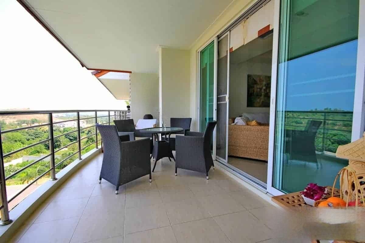 beautiful-2-bed-hua-hin-penthouse-with-panoramic-view-12 Stunning Hua Hin Penthouse for Sale with Rooftop Pool and Ocean Views