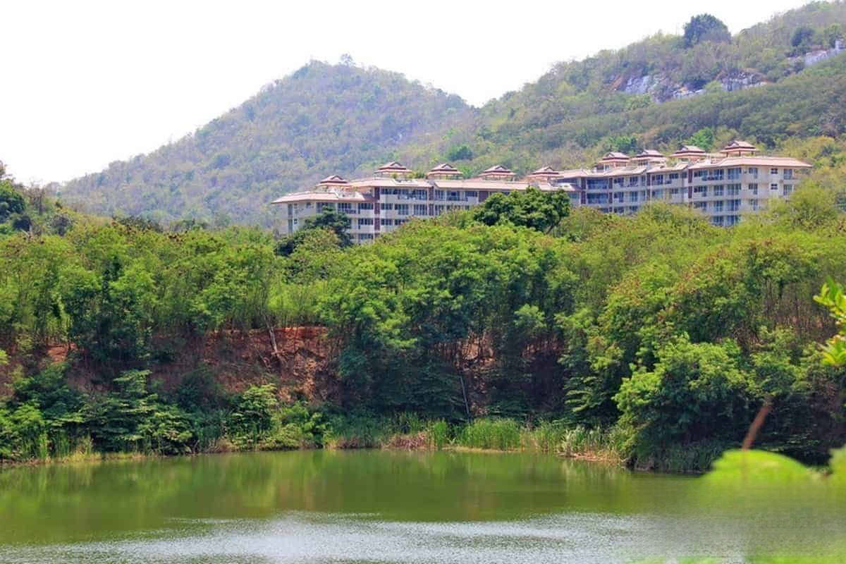 beautiful-2-bed-hua-hin-penthouse-with-panoramic-view-3 Stunning Hua Hin Penthouse for Sale with Rooftop Pool and Ocean Views