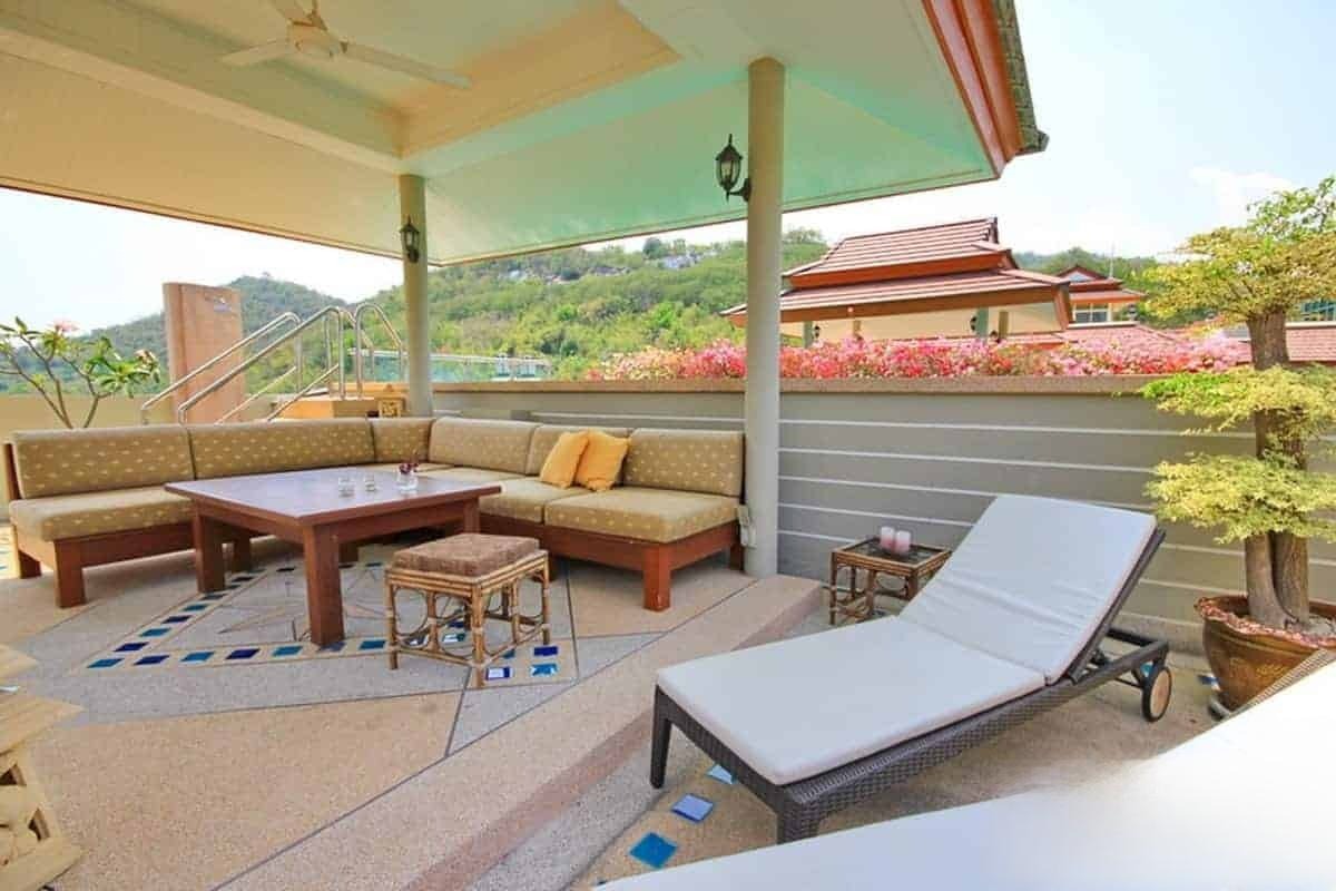 beautiful-2-bed-hua-hin-penthouse-with-panoramic-view-8 Stunning Hua Hin Penthouse for Sale with Rooftop Pool and Ocean Views