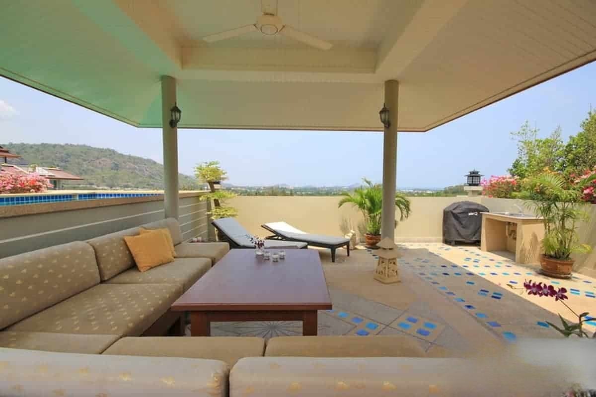 beautiful-2-bed-hua-hin-penthouse-with-panoramic-view-9 Stunning Hua Hin Penthouse for Sale with Rooftop Pool and Ocean Views
