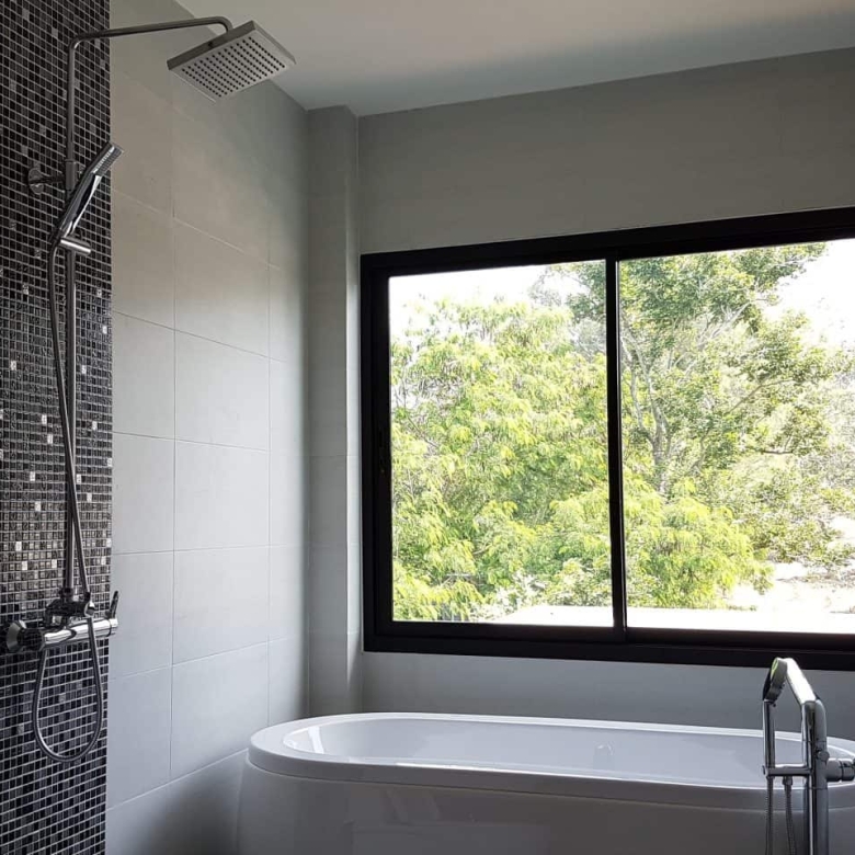 Elegant Property Poolside Living