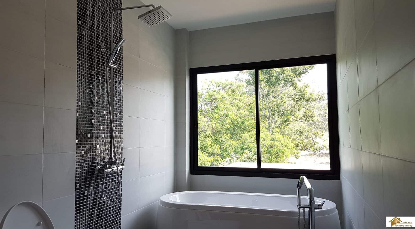 Elegant Property Poolside Living