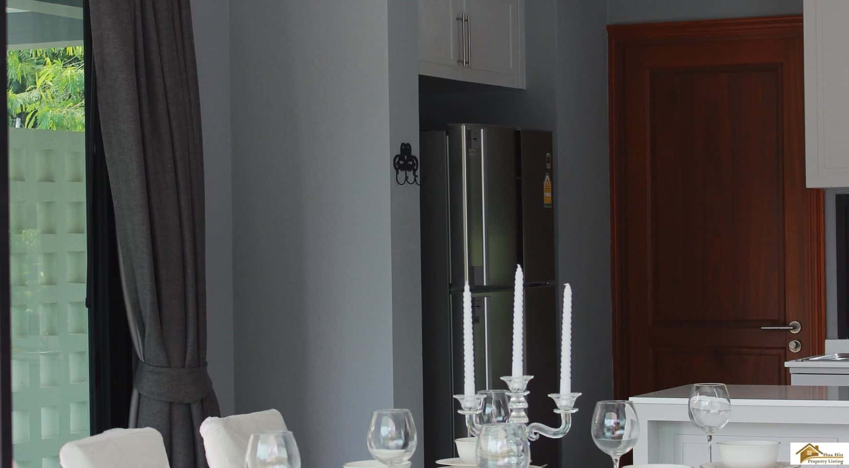 Modern Retreat Scenic Landscape