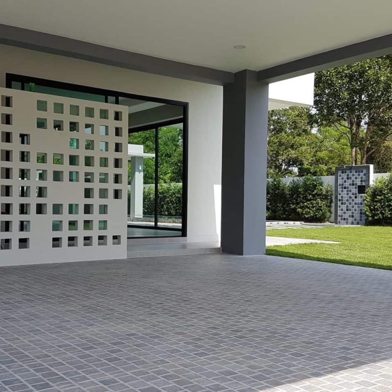 Upscale Residence Pool Garden