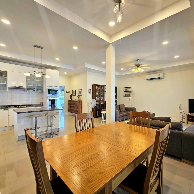 Yu Yen Pool Villa Sales Delight