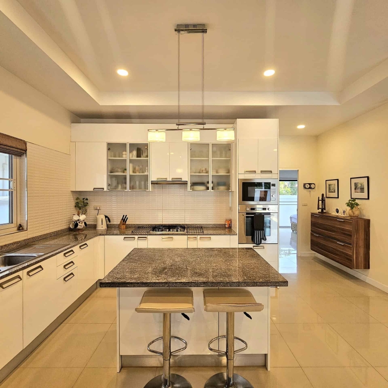 Yu Yen Pool Sales Showcase