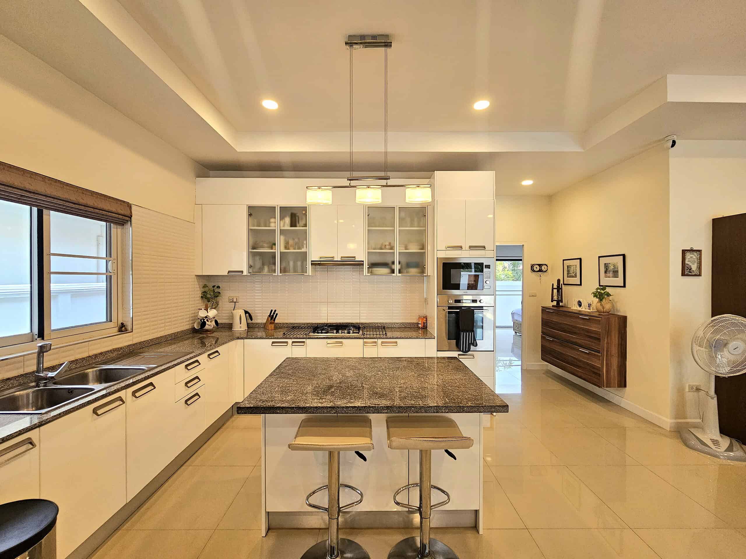 Yu Yen Pool Sales Showcase