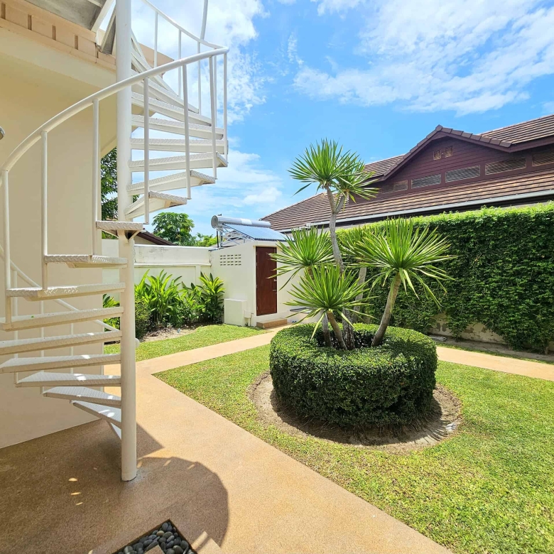 Impressive Hillside Property Villa Sale