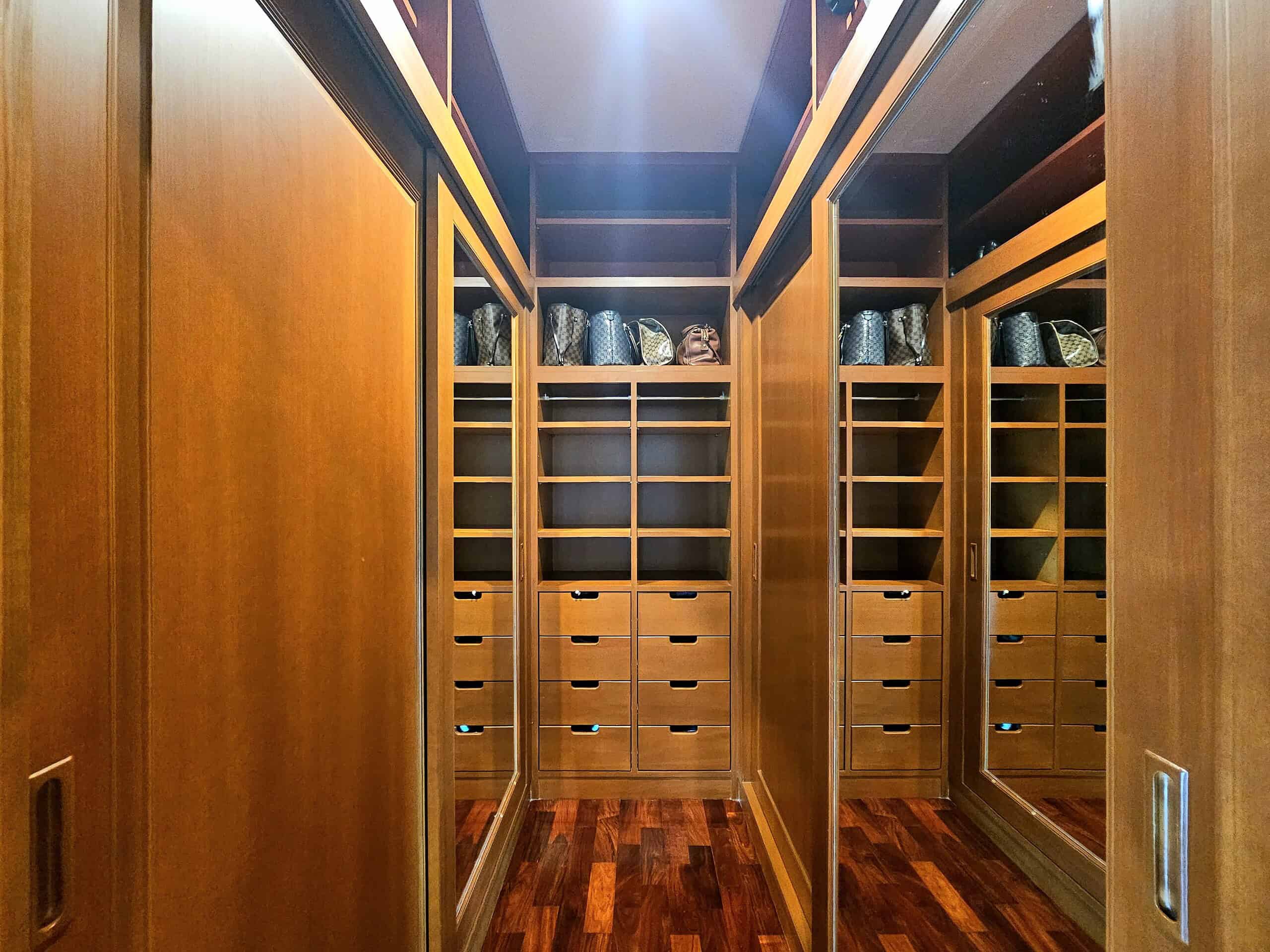 Hua Hin Villa Investment Eye Catching Hillside Hamlet Sale