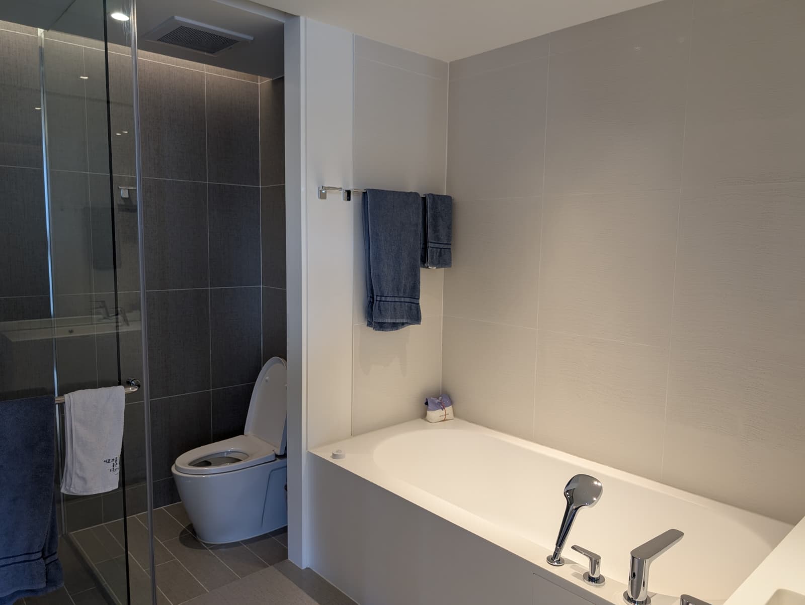 Veranda Residence Furnished Beachfront Condo Sales Unique Hua Hin Sales Condo Space