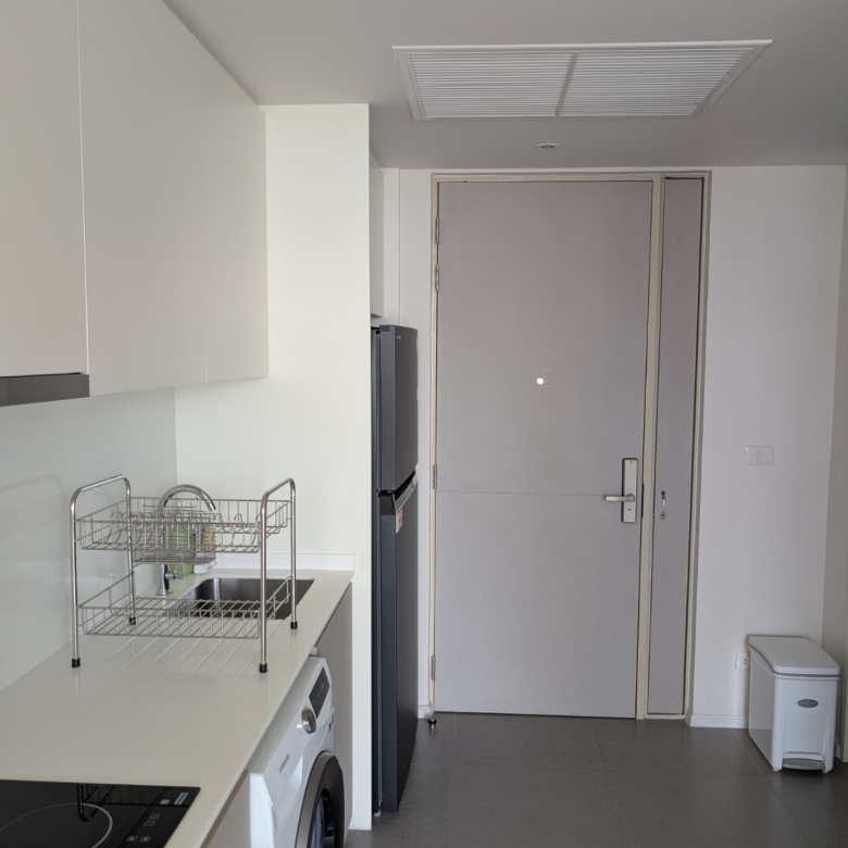 Beautiful Seaside Condo Sales Spot