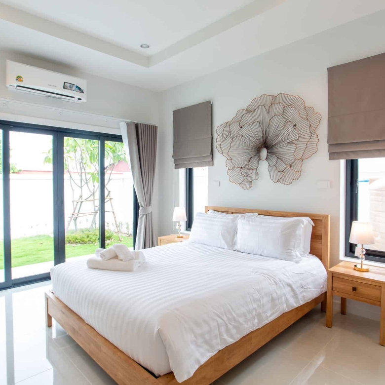 Chic Villa Sales Home Attraction