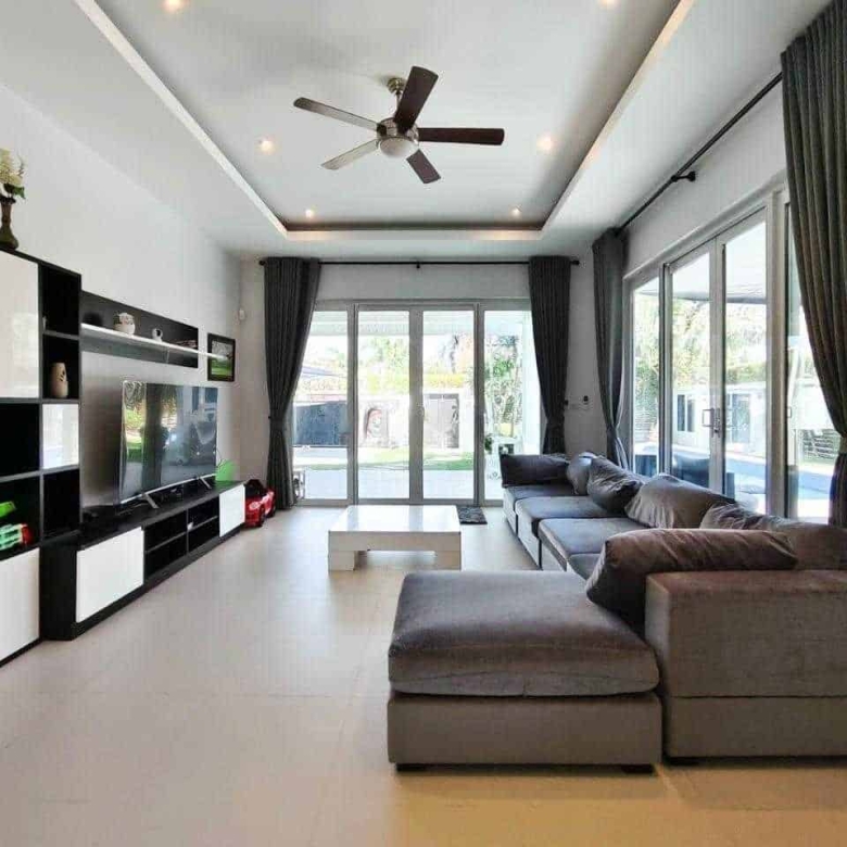 Striking Villa Sales Portrait