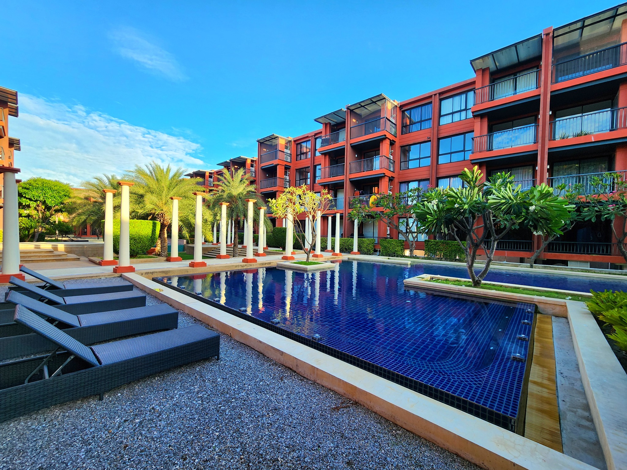 Stylish Condo Sales Bluroc Beachfront