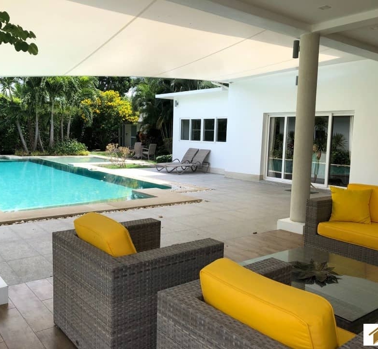 Spacious Villa Sales Prime Neighborhood