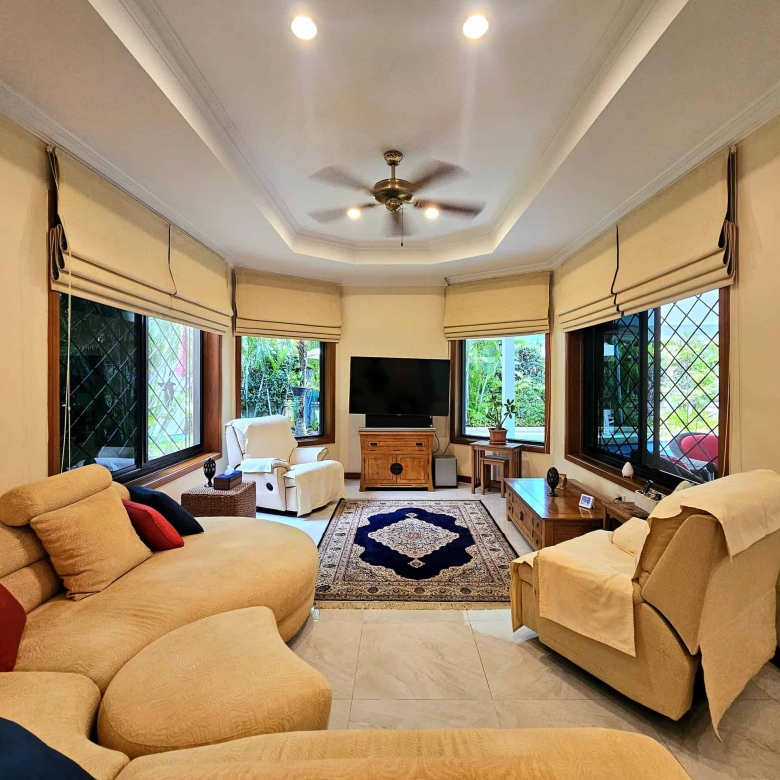 Chic Hua Hin Villa Sales