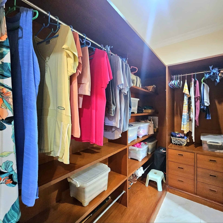 Classy Villa Sales Portrait