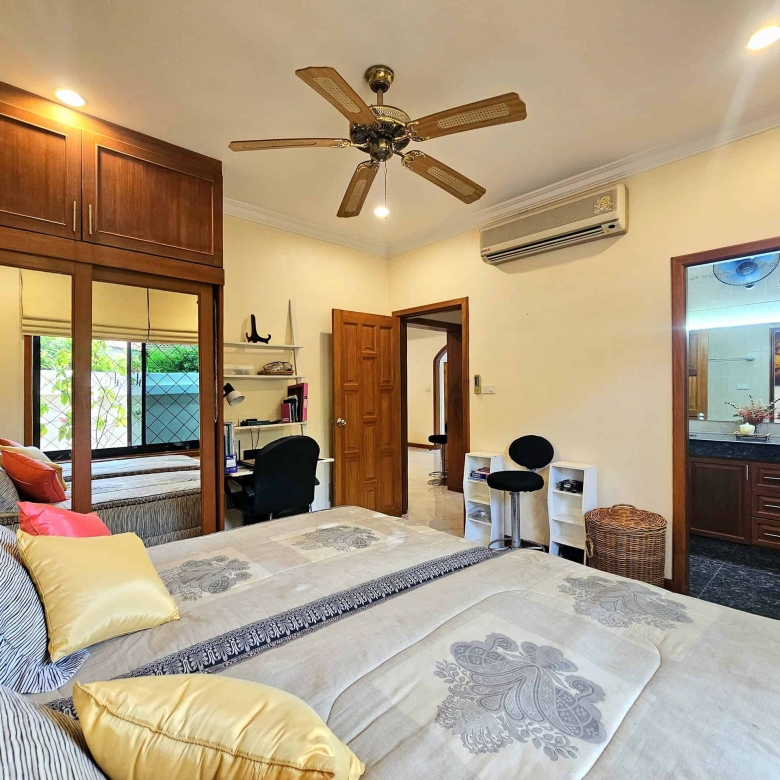 Lively Hua Hin Villa Sales