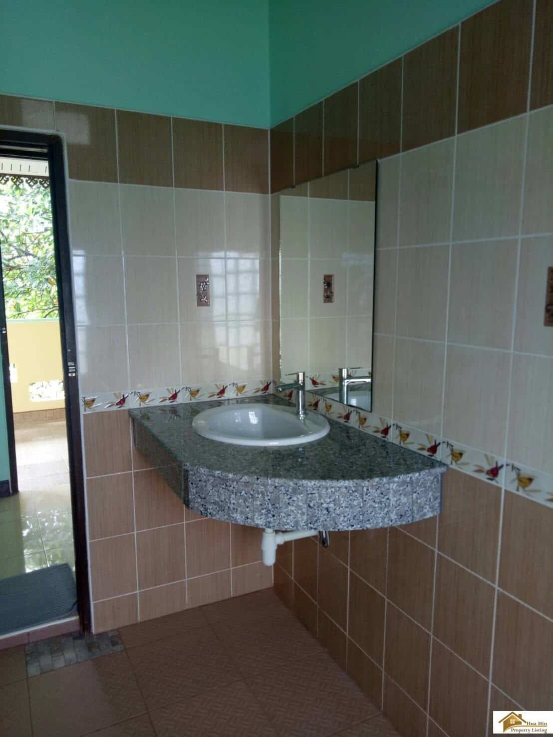 Stylish Property Sales Near Golf