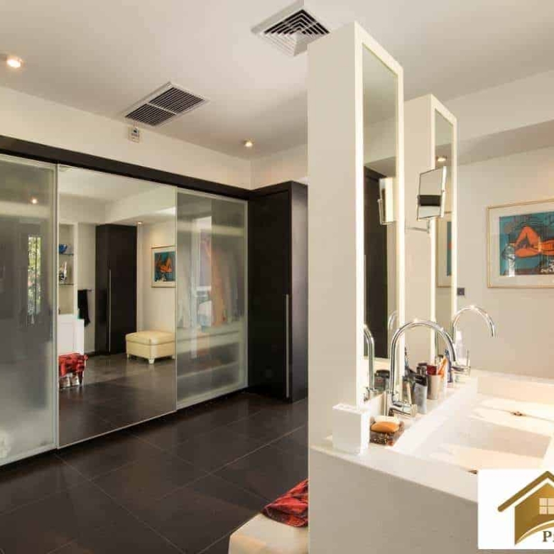 Stylish Hua Hin Residence Sales Golf Charm