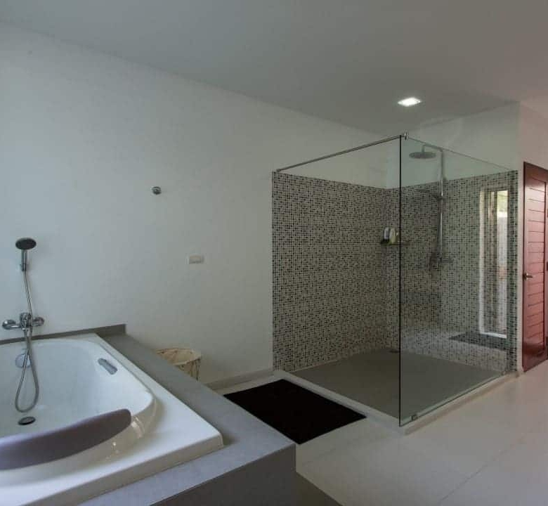 Elegant Hua Hin Property Vast Land Golf Proximity