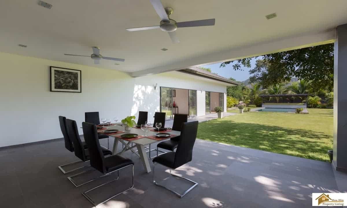 Modern Hua Hin Property Exclusive Golf Location Impressive Hua Hin Home Vast Plot Golf Access