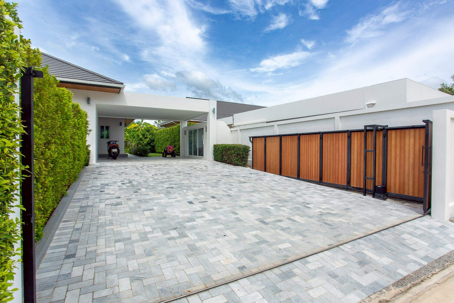 Distinctive Hua Hin Sales Home