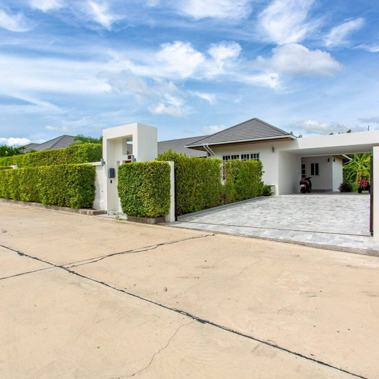 Beautiful Pool Villa Sales Find