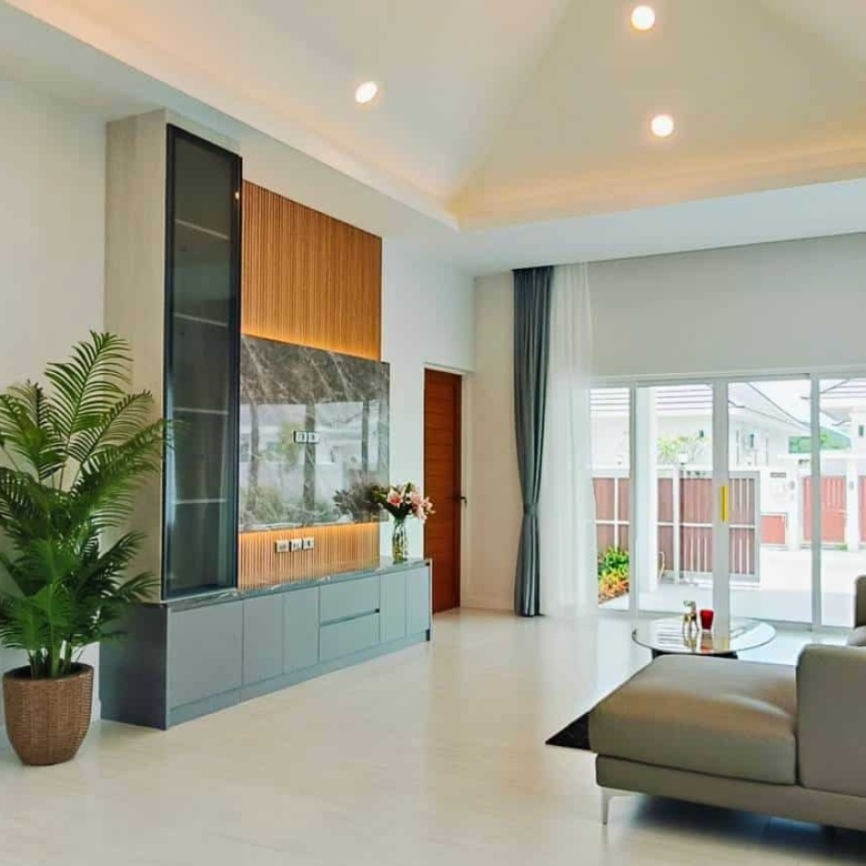 Striking Pool Villa Sales Portrait