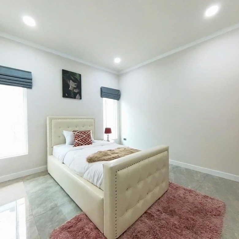 Striking Villa Sales Portrait