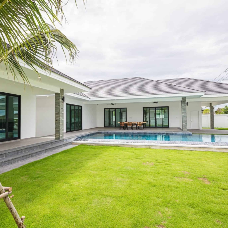 Lavish Highland Villas Sale Golf Area