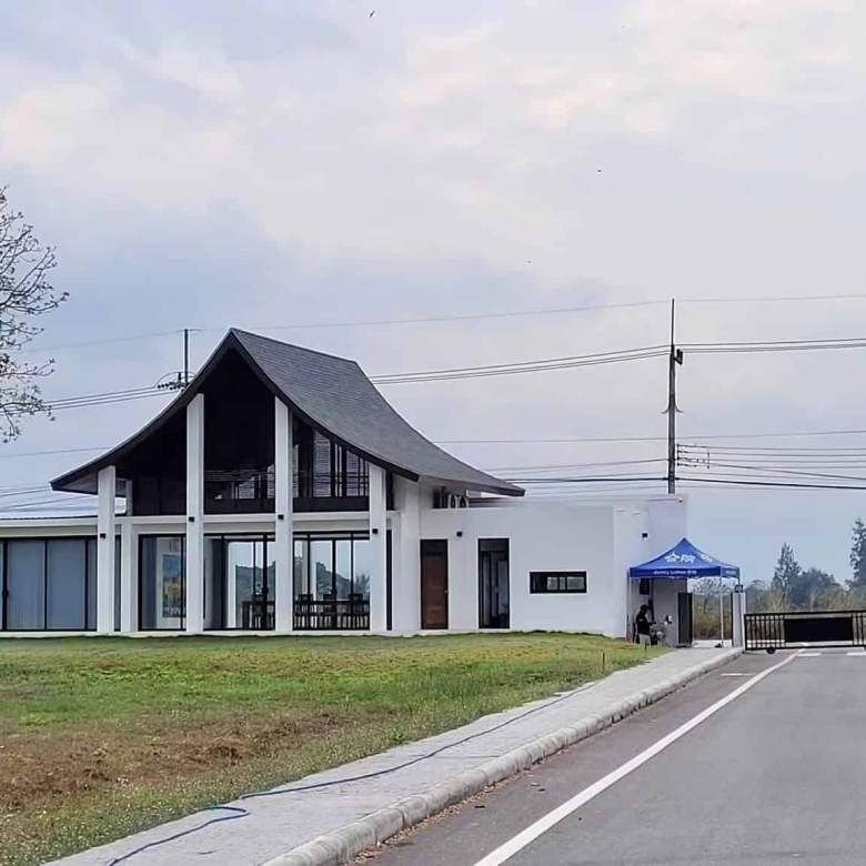 Stunning Property Sale Hua Hin Lakefront Bliss