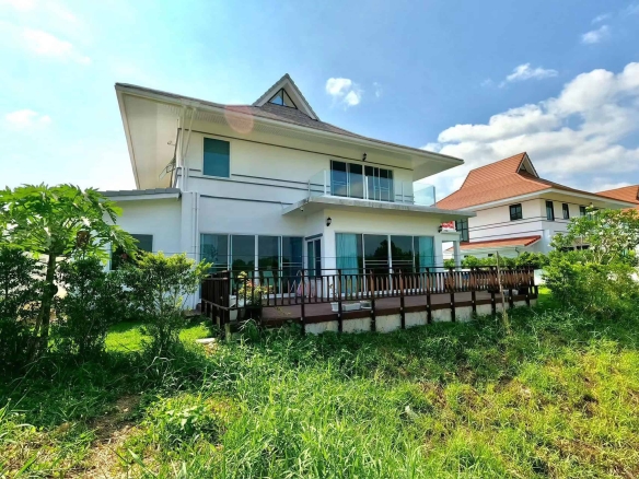 Luxury Lakefront Villa Sale Hua Hin Waterfront