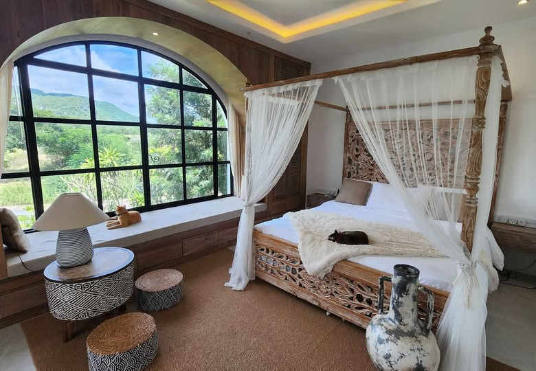 Pool Villa Sales Black Mountain
