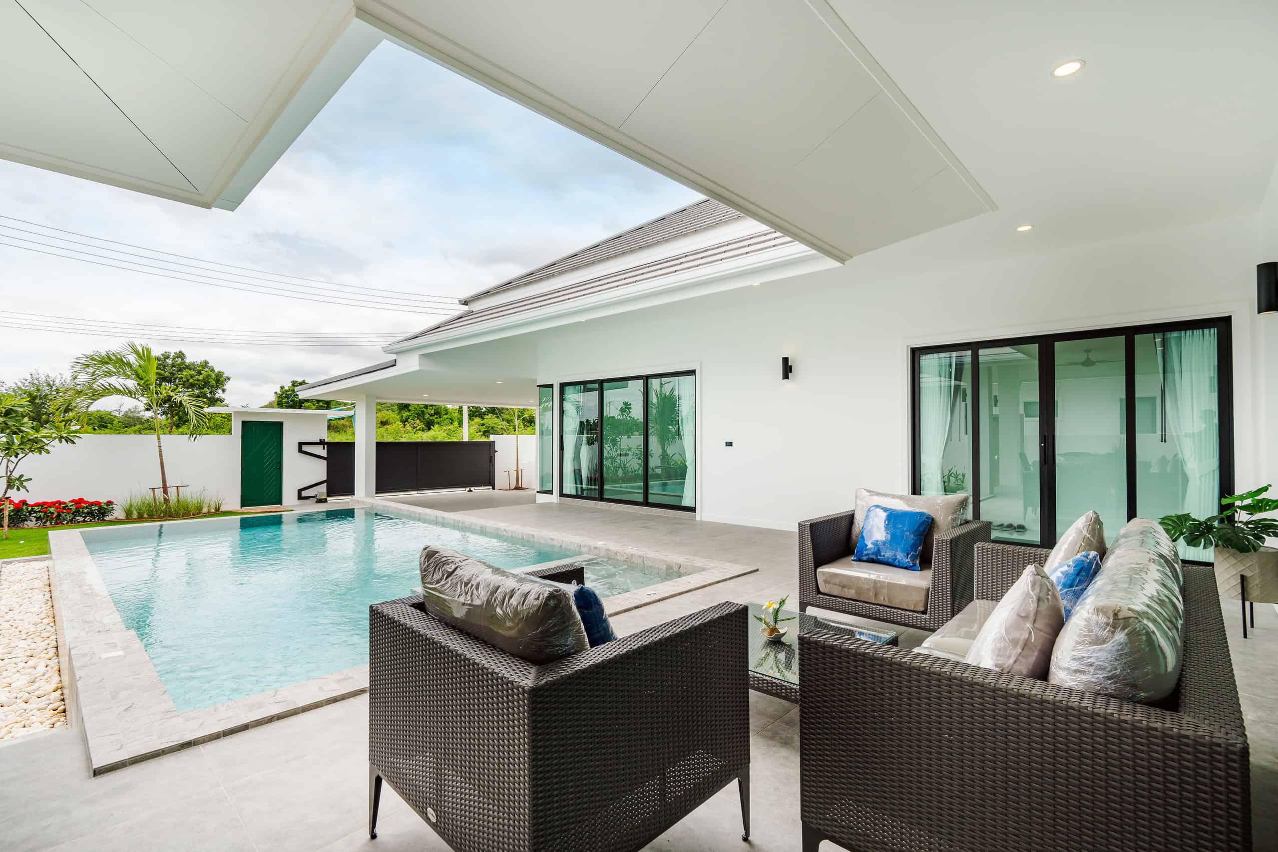 Elegant Villa with Swimming Pool in Hua Hin Stunning Villa Sales in Hua Hin