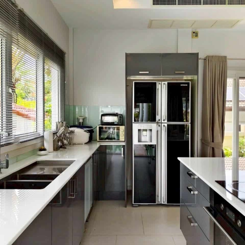 Stunning Villa Near Golf Course