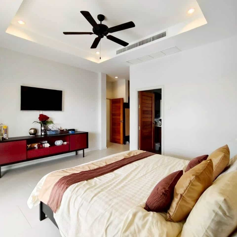 Stylish Villa Near Golf Course