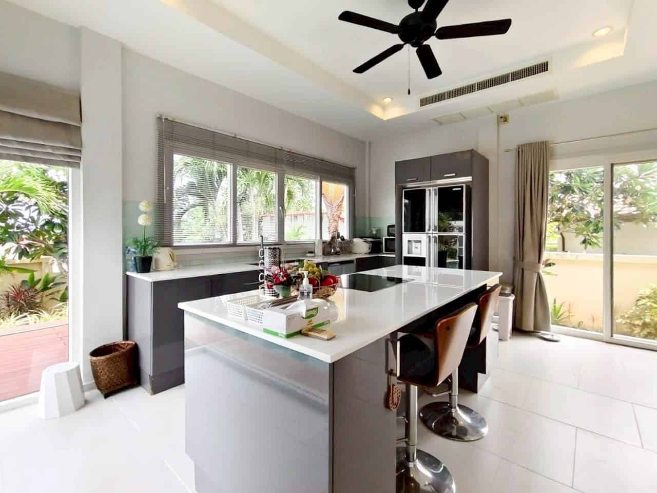 Contemporary Villa Pool Golf Community Luxury Villa Near Golf Valley