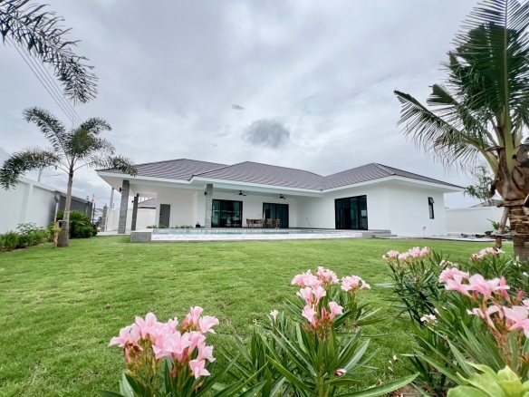 Luxury Pool Villa Sales Showcase Hua Hin