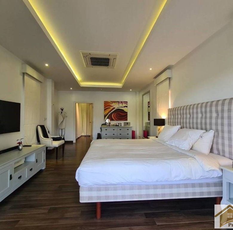 Gorgeous Villa Sales Black Mountain Site