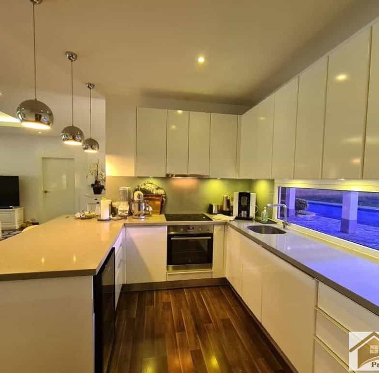 Lovely Villa Sales Black Mountain Grounds