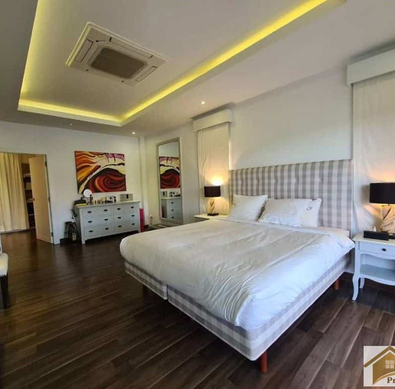 Stylish Villa Sales Golf Course Living