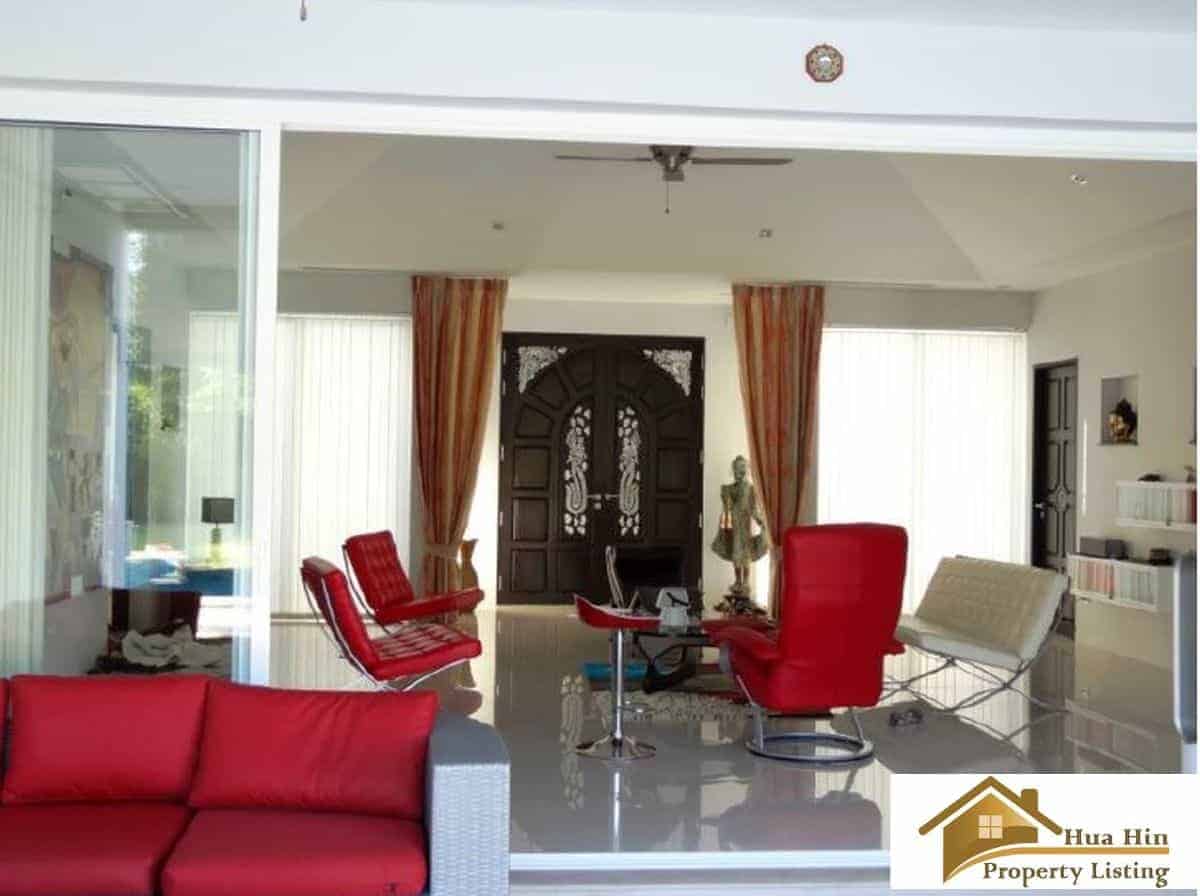 Stunning Villa Near Golf Course