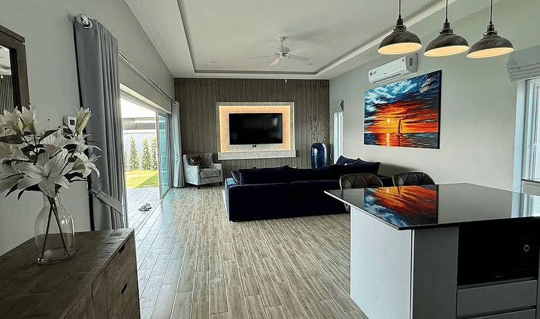 Luxury Meedee Homes Sales Insight