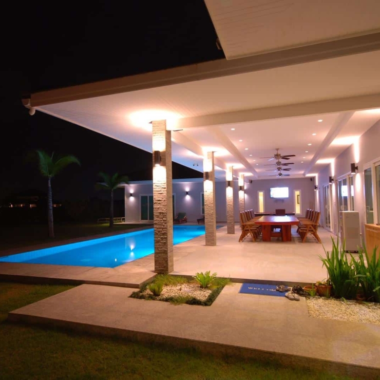 Modern Hua Hin Villa Sales Scene