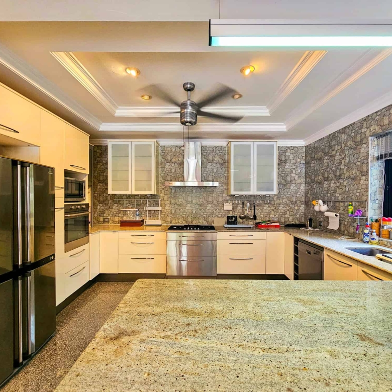 Beautiful Villa Sale Near Vana Nava